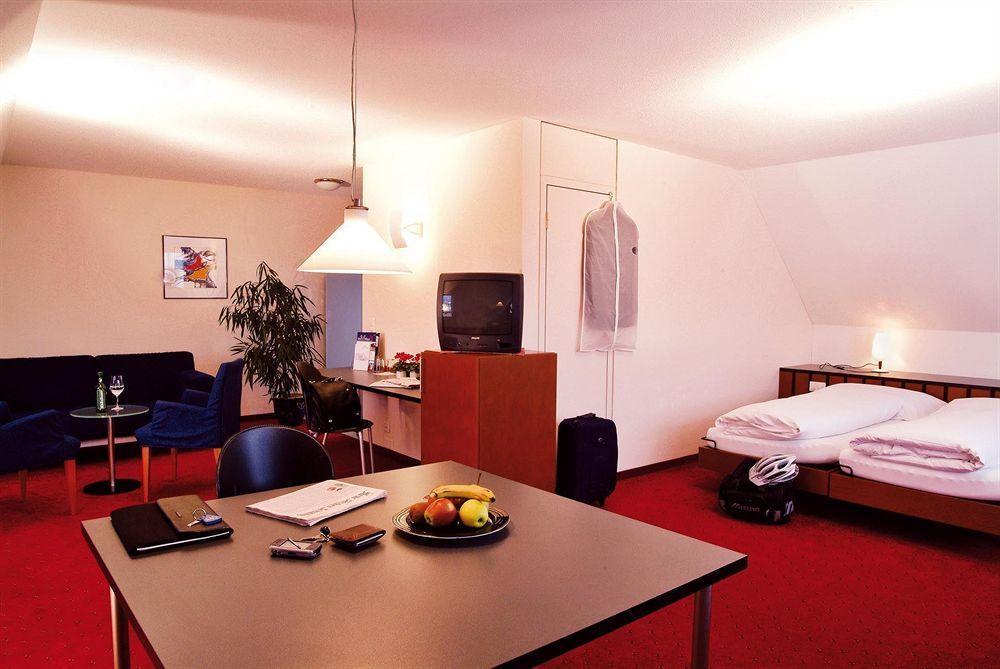 Hotel Urs Und Viktor Bettlach 객실 사진