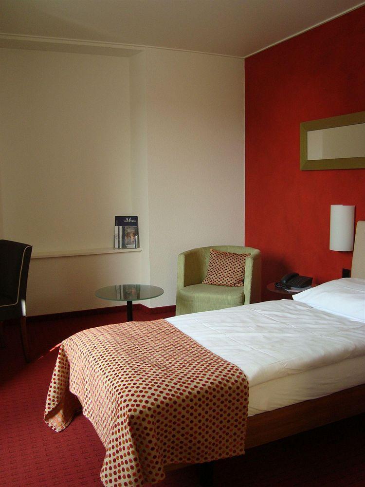 Hotel Urs Und Viktor Bettlach 객실 사진